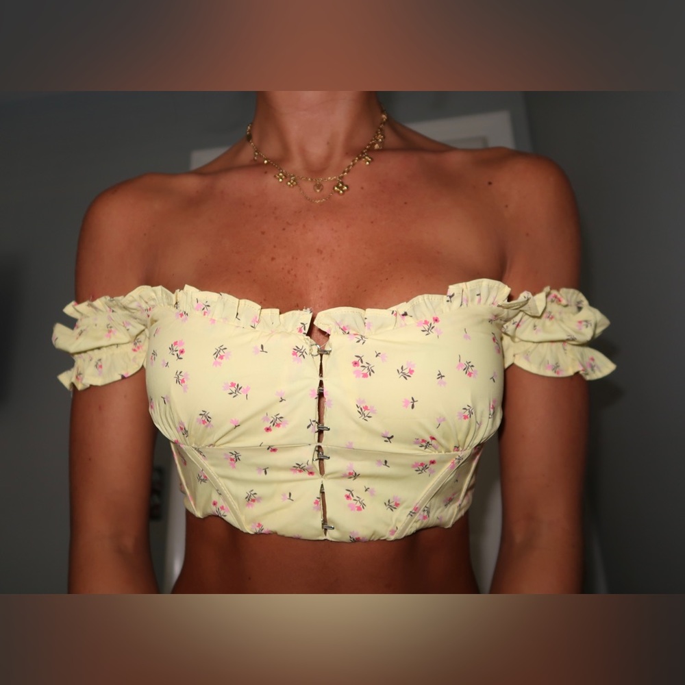 White Fox XS Yellow Floral crop top with zipper back